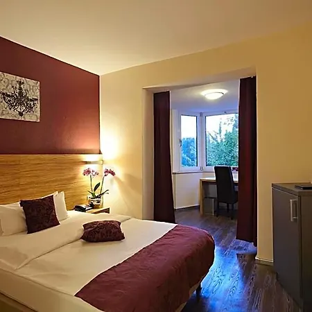 Bonjour Hotel 4*